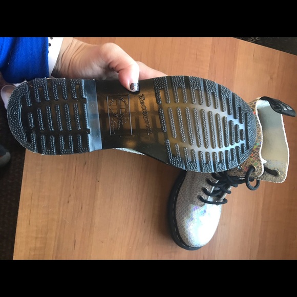 1460 Pascal Snake Metallic Suede Boots - Dr. Martens - Picture 4 of 6